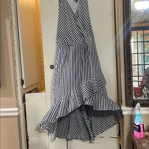 The style of this beautiful dress looks great on a full figured women.